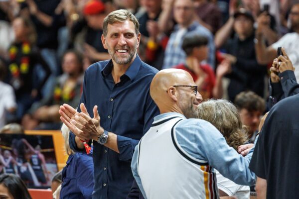 Dirk Nowitzki (l)