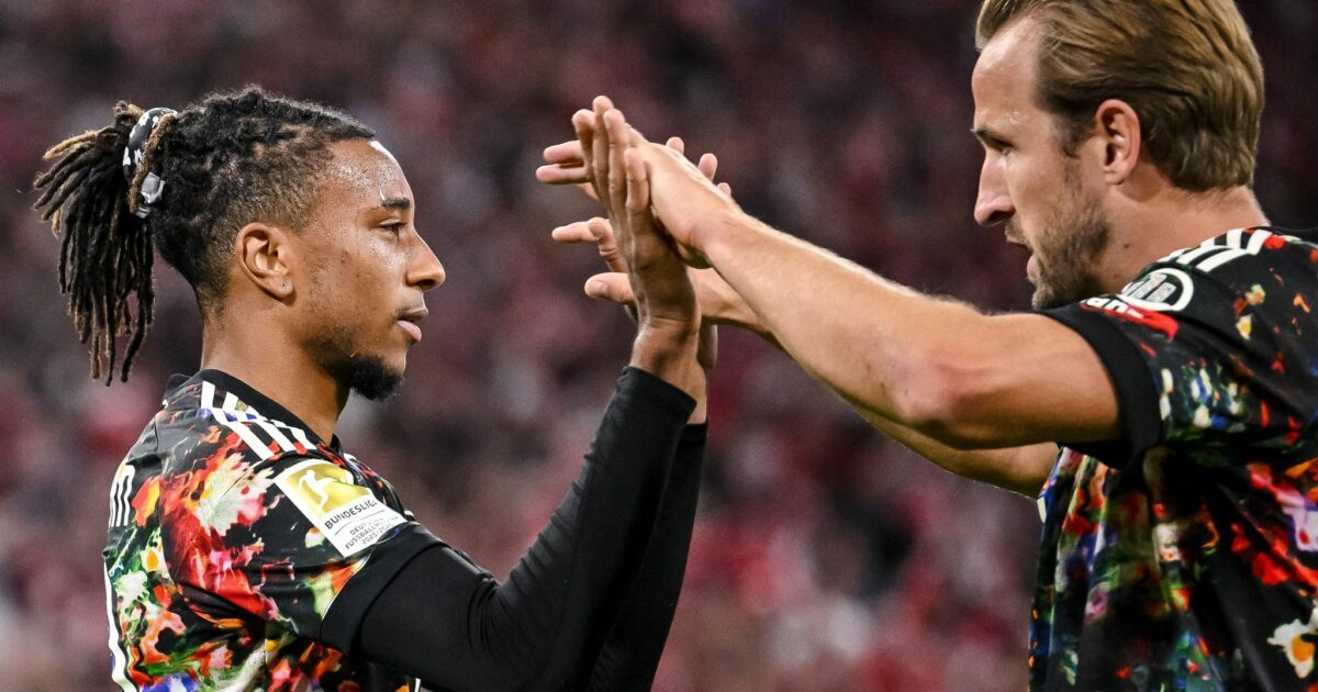 Das Münchner Fünf-Tore-Duo: Michael Olise (l) und Harry Kane feiern sich.