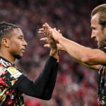 Das Münchner Fünf-Tore-Duo: Michael Olise (l) und Harry Kane feiern sich.