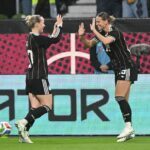 Traf zum deutschen Sieg gegen Japan: Klara Bühl (r.).