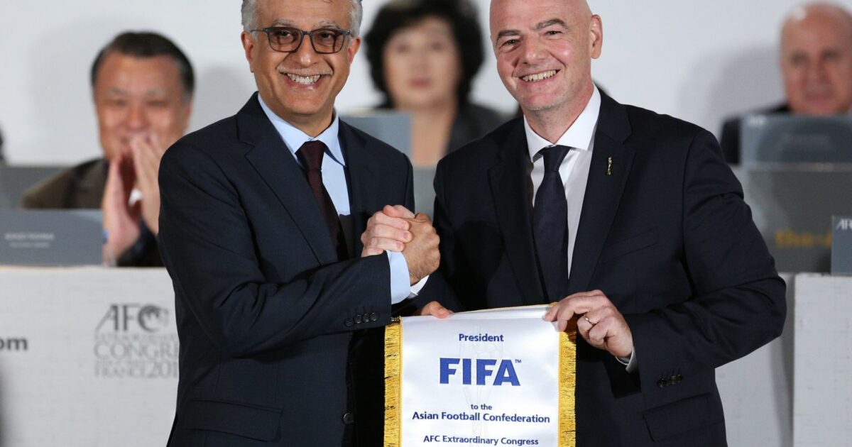 Gianni Infantino (r) mit Salman bin Ibrahim al-Chalifa