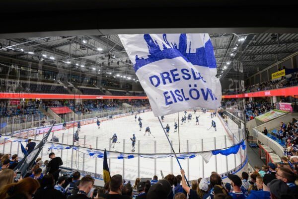 Die Joynext Arena der Eislöwen musste nach einem Alarm evakuiert werden. (Archivbild)