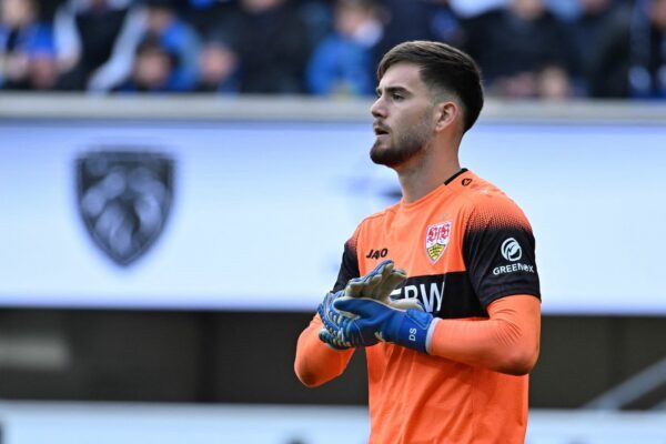 Stuttgarts Torwart Dennis Seimen feierte an alter Wirkungsstätte sein Bundesliga-Debüt.