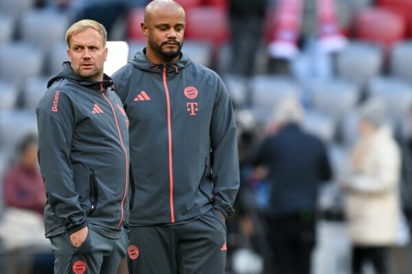 Der Chef (r) und sein Assistent.