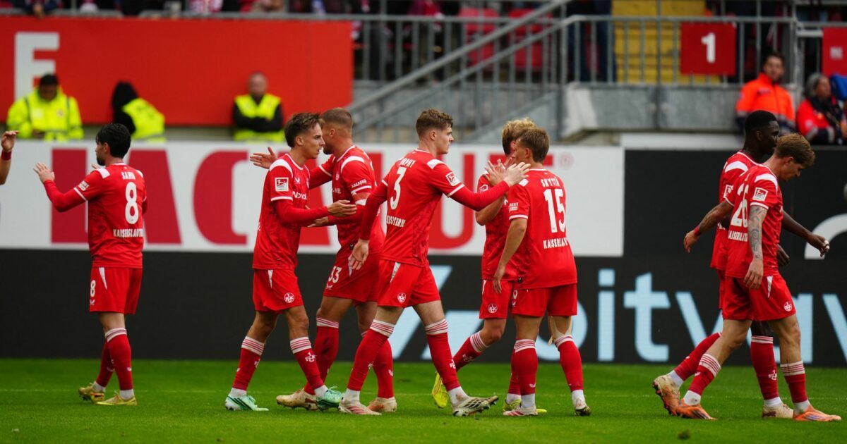 Kaiserslautern bejubelt den Heimsieg gegen Bochum.
