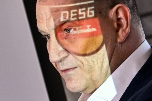 Die Erfurter Eisschnellläuferinnen und Eisschnellläufer üben massive Kritik an der DESG-Führung um Präsident Matthias Große. (Archivbild)