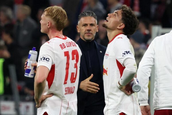 Die Leipziger von Trainer Martin Demichelis (Mitte) hatten gegen den FC Bayern keine Chance.