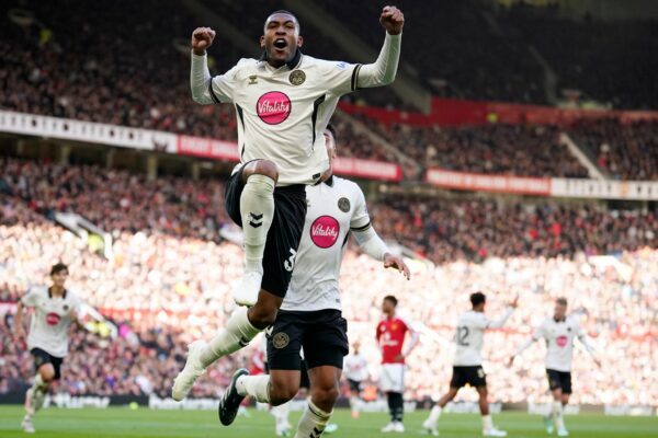 Der AFC Bournemouth stürzt Manchester United noch tiefer in die Krise.