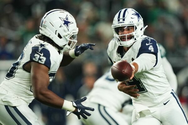 Cowboys-Quarterback Dak Prescott (r.) hatte das Spiel fest im Griff.