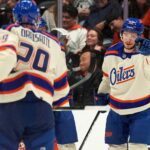 Dank an den Vorlagengeber: Draisaitl (links) kam im zweiten Drittel auf vier Assists.