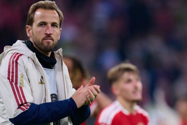 Harry Kane klatscht nach dem 6:1 gegen Magdeburg.