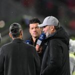 Bundestrainer Jürgen Klopp (r) rätselt im Halbzeit-Talk bei DAZN über Bayerns Defensiv-Taktik.
