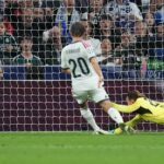 Bernardo Silva von Real Madrid (l) erzielt das erste Tor für seine Mannschaft gegen RB Leipzig.