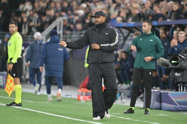 Sieht sein Team nicht weit von Topform entfernt: Bayern-Trainer Kompany (Archivbild)