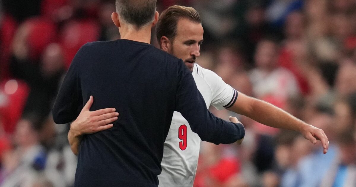 Von seinem Trainer Thomas Tuchel (l) bekam Harry Kane nach seinem Rekordspiel Lob.