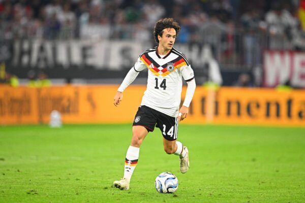 Ein Eintrag ins DFB-Geschichtsbuch: Mika Baur ist der 1000. Nationalspieler.