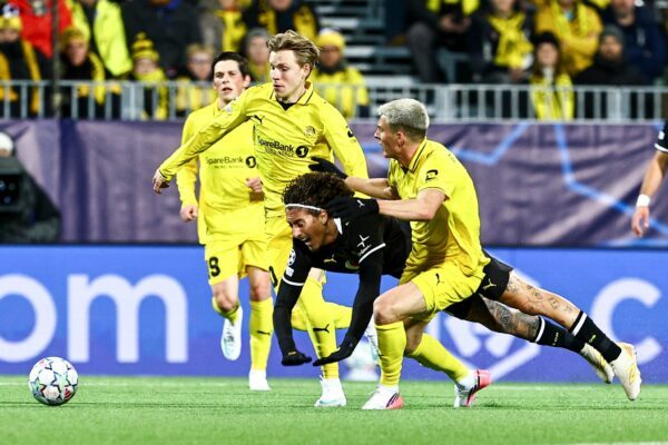 Dortmunds Fábio Silva hatte bei Bodö/Glimt einen schweren Stand.