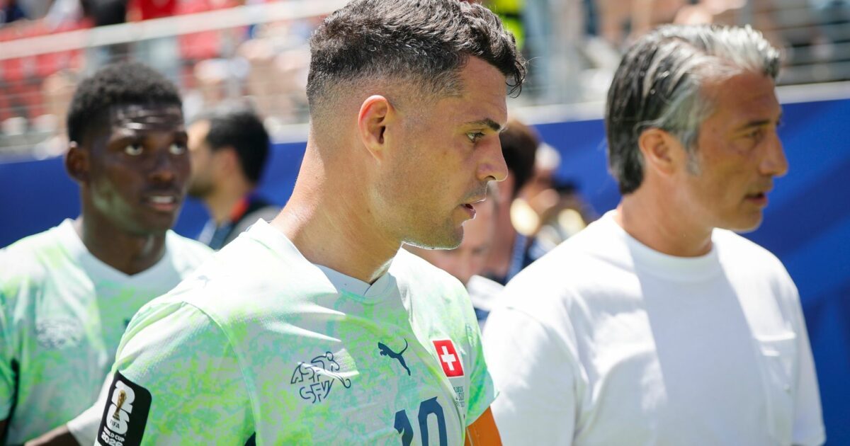 Granit Xhaka (vorne) und Breel Emobolo (l.) können wieder in den Kader der Schweizer Nationalmannschaft zurückkehren.