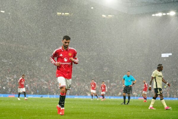 Bruno Fernandes kritisierte die Taktik von Trainer Michael Carrick. (Archivbild)