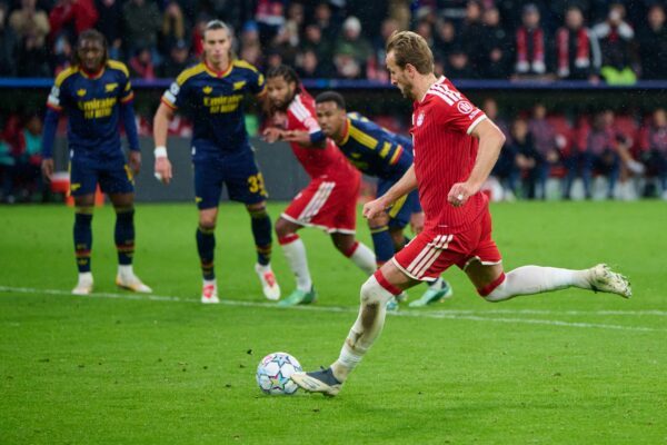Vom Punkt verwandelt Harry Kane fast immer sicher. Gegen Arsenal führte er auch einen Abstoß aus.