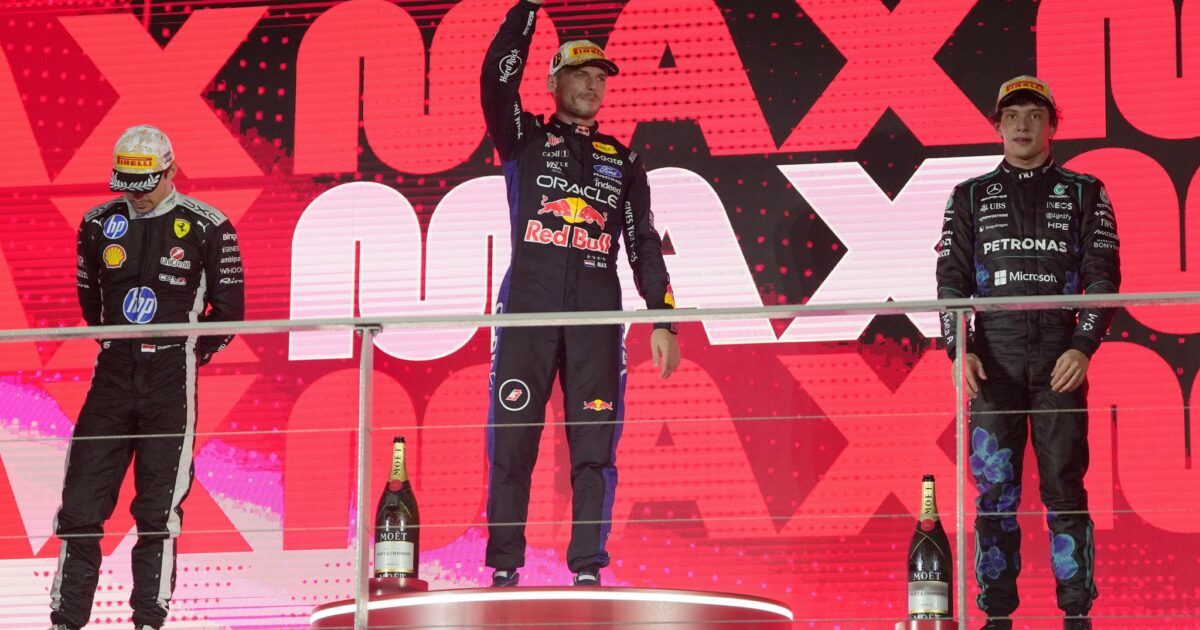 Max Verstappen (M) ist in Singapur wieder der Alte.