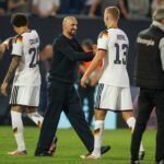 Trainer Antonio Di Salvo gratulierte seinen Spielern zur EM-Qualifikation.