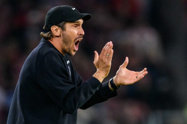 Julian Schuster steht vor seinem 100. Pflichtspiel als SC-Trainer. (Archivbild)