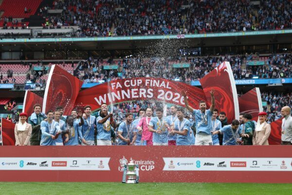 Manchester City ist derzeit das prominenteste Negativbeispiel für das Finanzgebaren in Englands Fußball. (Archivbild)
