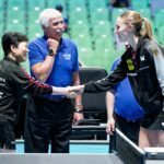 Duell der Tischtennis-Generationen: Die 63-jährige Ni Xia Lian und die 20-jährige Annett Kaufmann.