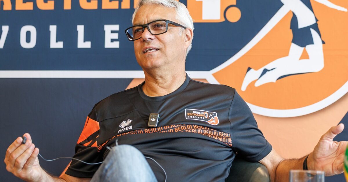 Der neue Trainer bringt internationales Flair in die Bundesliga. (Archivbild)