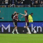 Torschütze und Anführer: Frankfurts Kapitän Robin Koch (3.v.l.).