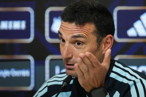 Lionel Scaloni soll sich mit dem Verband über einen neuen Vertrag praktisch einig sein. (Archivbild)
