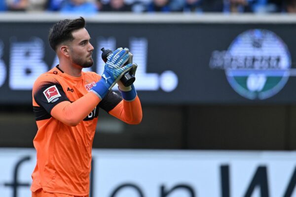 Dennis Seimen stand erstmals in der Fußball-Bundesliga im Tor.