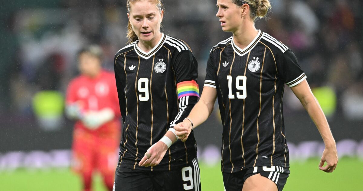 Nächster Stopp Südamerika: Klara Bühl (r) und Sjoeke Nüsken gehen mit dem DFB-Team auf große Reise.
