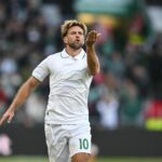 Küsschen für die Fans: Werder Bremens Torjäger Niclas Füllkrug nach seinem ersten von zwei Toren beim 2:2 gegen Paderborn.
