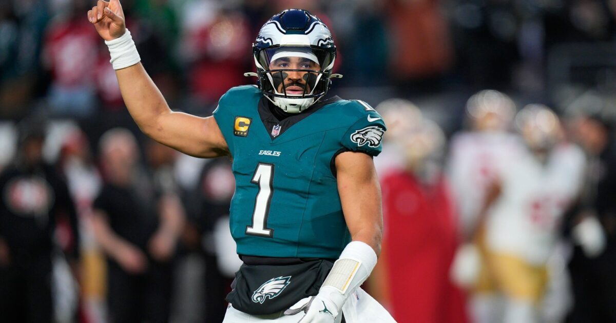 Jalen Hurts darf vorerst kein Football spielen. (Archivbild)