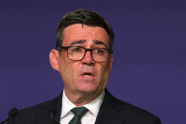 Steht wegen seiner Aussagen zu den City-Bossen in der Kritik: Premierminister Burnham. (Archivbild)