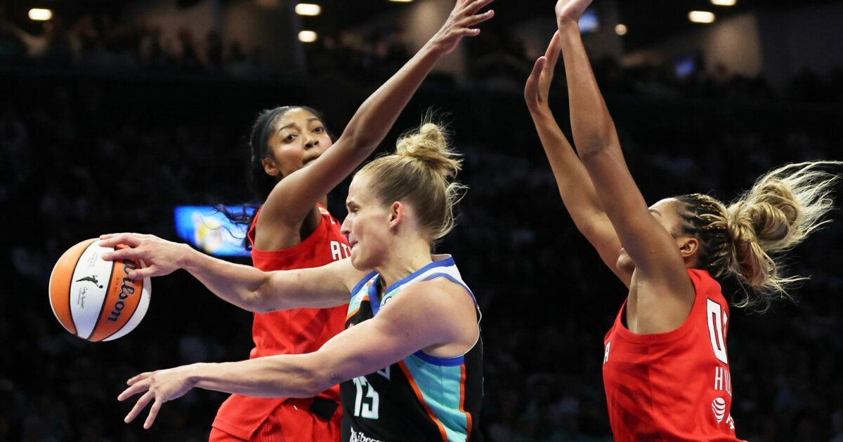 Leonie Fiebich (M) und New York konnten die Niederlage nicht verhindern.
