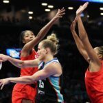 Leonie Fiebich (M) und New York konnten die Niederlage nicht verhindern.