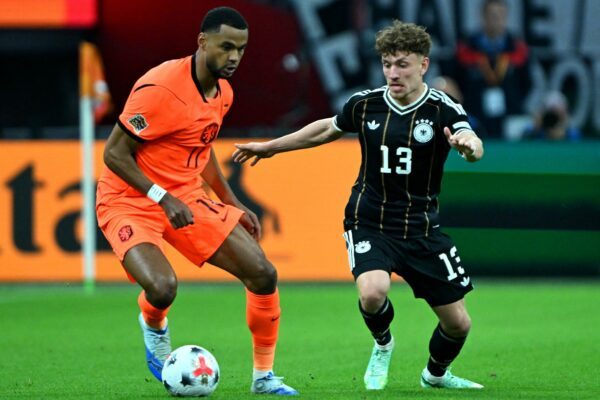 Gab gegen die Niederlande sein Länderspiel-Debüt: Philipp Treu (rechts). (Archivbild)