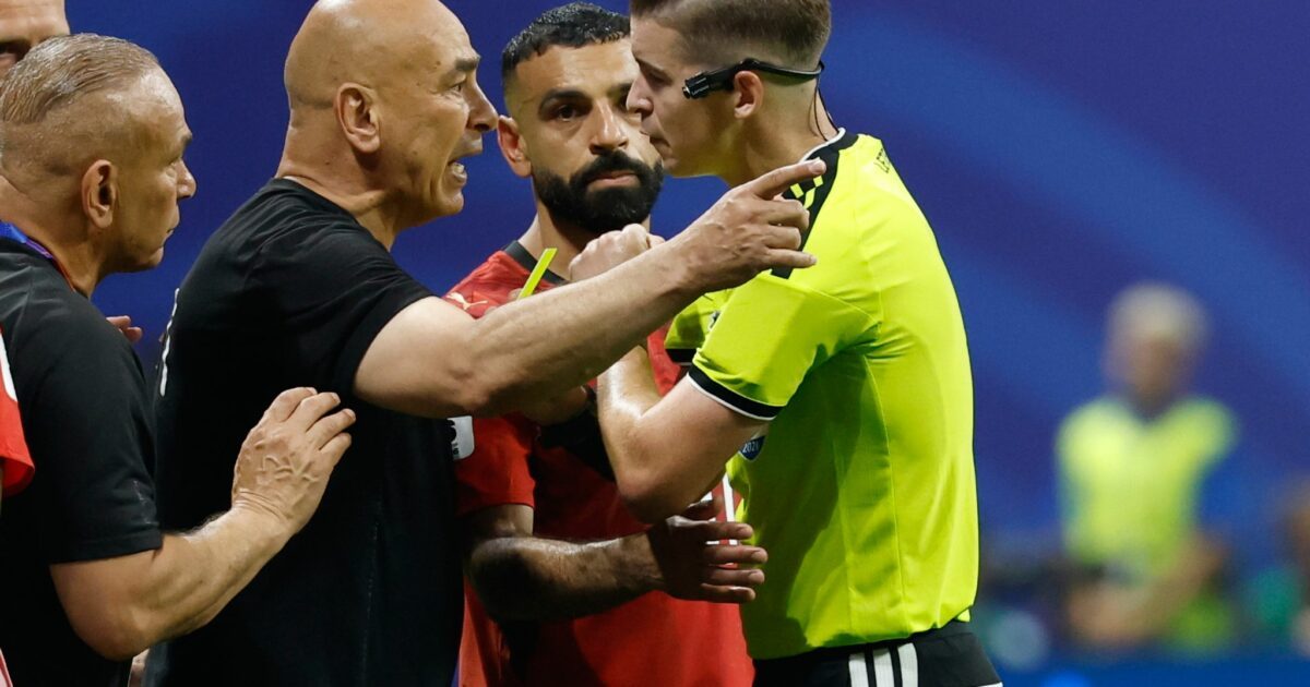 Hossam Hassan (M) war nach dem Achtelfinal-Aus in Rage. (Archivbild)