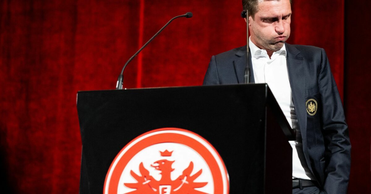 Eintracht Frankfurt hat die Suche nach einem Nachfolger von Sportvorstand Markus Krösche auf zwei Kandidaten eingegrenzt. (Archivbild)