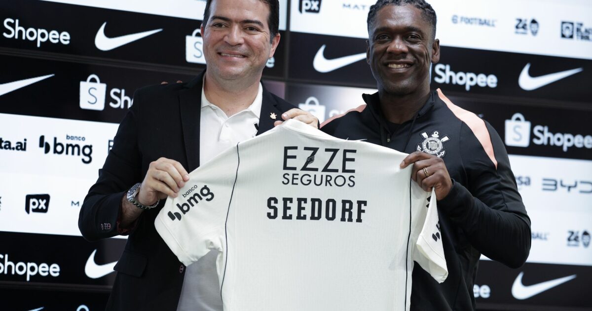 Clarence Seedorf wird als neuer Cheftrainer von Corinthians vorgestellt.