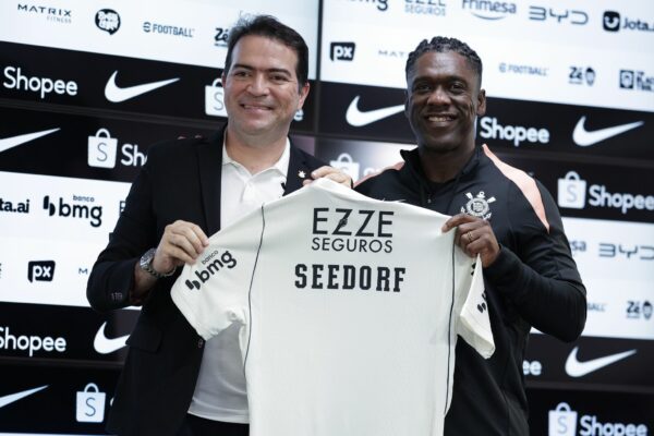 Clarence Seedorf wird als neuer Cheftrainer von Corinthians vorgestellt.