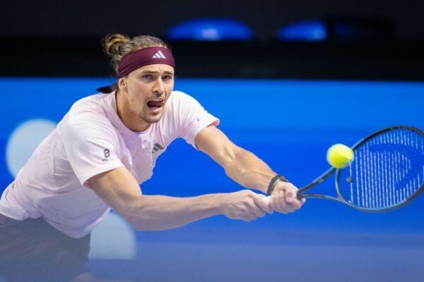 Tennisprofi Alexander Zverev zieht mühelos ins Halbfinale in Wien ein.