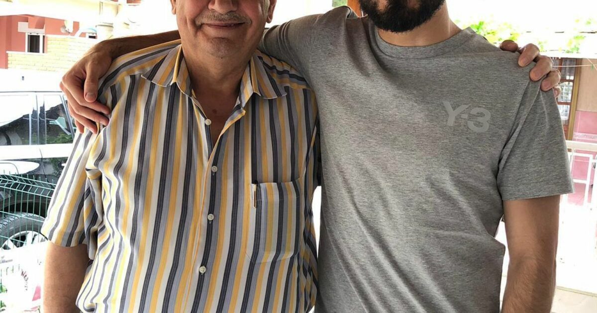Ilkay Gündogan mit seinem Opa Ismail. (Handout)