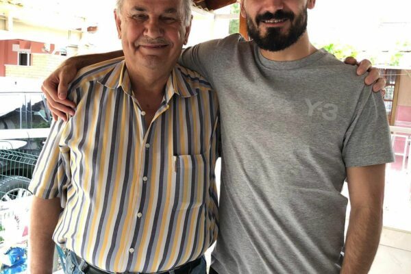 Ilkay Gündogan mit seinem Opa Ismail. (Handout)