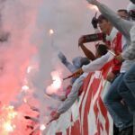 In beiden Fankurven wurde viel Pyrotechnik gezündet.