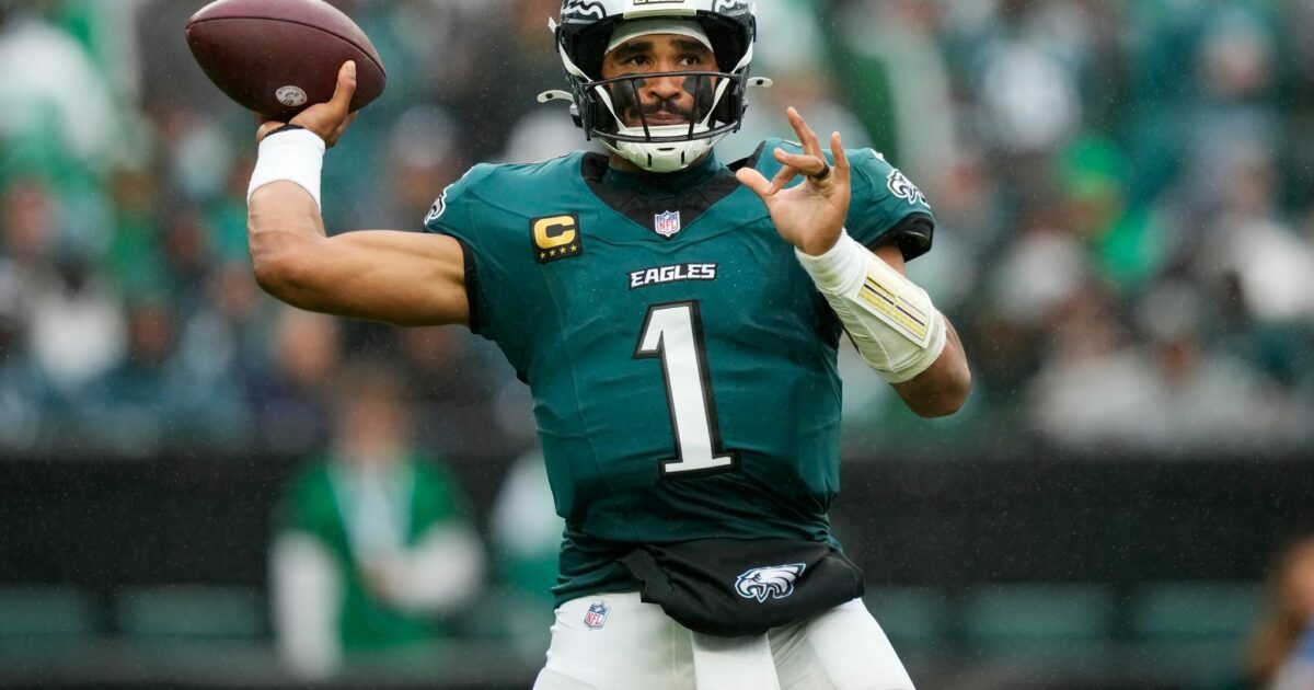 Jalen Hurts ist der Quarterback der Philadelphia Eagles. (Archivbild)