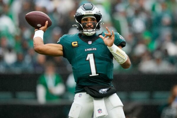 Jalen Hurts ist der Quarterback der Philadelphia Eagles. (Archivbild)